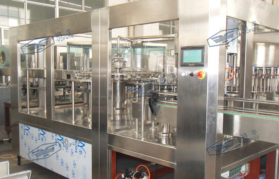 PLC は水生産ライン、15000BPH プラスチックびんの Monoblock の充填機を制御します